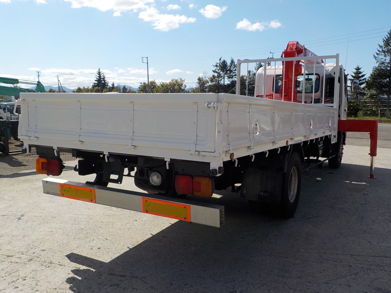 Hino Ranger   4t 4-stage Crane Long Hook-in (White)